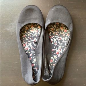 Girls black flats